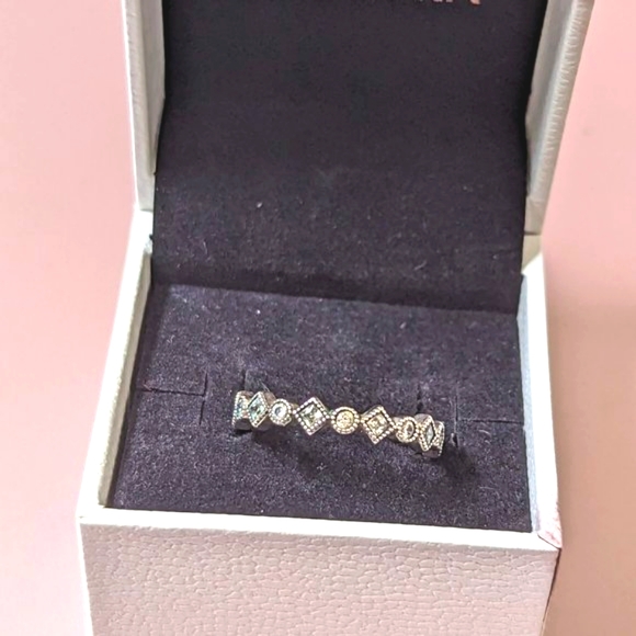 Pandora Alluring Brilliant Princess Ring - Picture 13 of 16